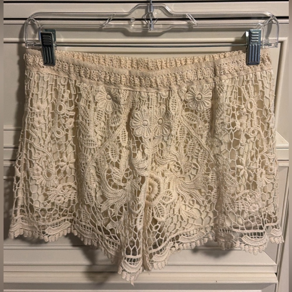 VIVID COLLECTION Cream Crochet Lace Lined Shorts